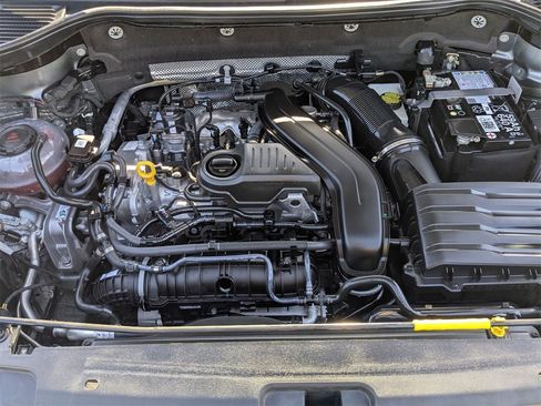 Used 2024 Volkswagen Taos SE image 32