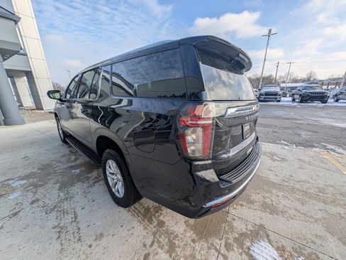 Used 2024 Chevrolet Suburban LT image 6