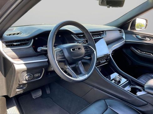 Used 2024 Jeep Grand Cherokee L Limited w/ Luxury Tech Group II image 21