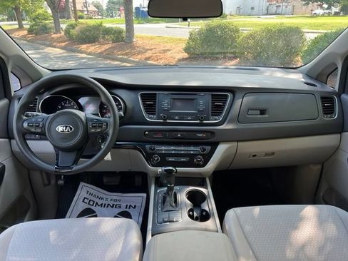 Used 2016 Kia Sedona L FWD image 24