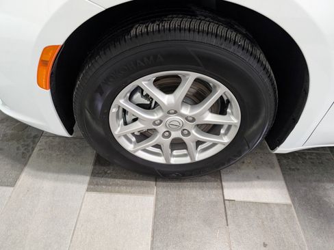 Used 2025 Chrysler Pacifica Select image 7