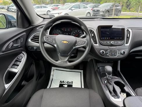 Used 2025 Chevrolet Malibu LT FWD image 11
