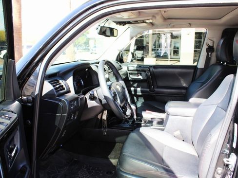 Used 2019 Toyota 4Runner TRD Off-Road Premium image 10