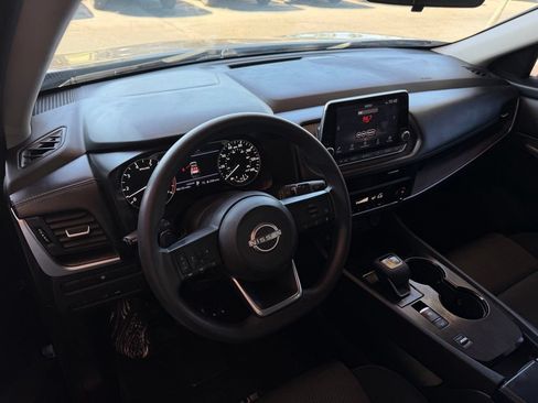 Used 2024 Nissan Rogue SV FWD image 18