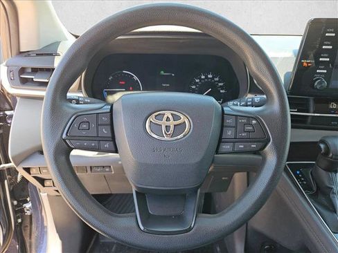 Used 2022 Toyota Sienna LE FWD image 12