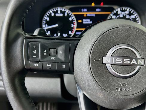 Used 2025 Nissan Pathfinder SL FWD image 18