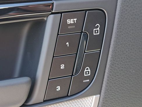 Certified 2025 Porsche Cayenne Coupe AWD/4WD image 26