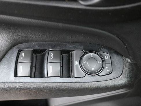 Used 2018 Chevrolet Equinox LT FWD image 24