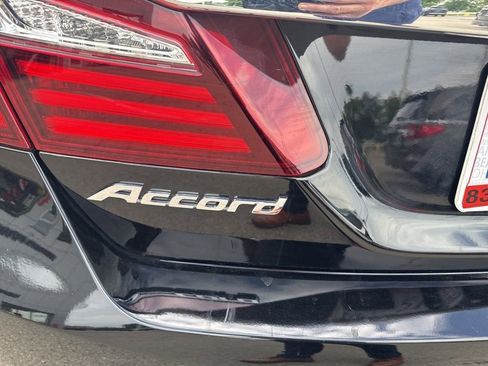 Used 2017 Honda Accord EX-L image 9