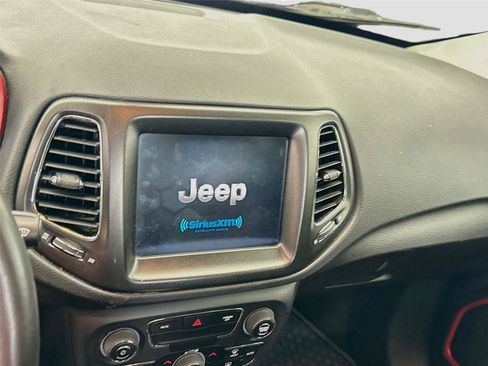Used 2018 Jeep Compass Trailhawk w/ Leather Interior Group AWD/4WD image 5