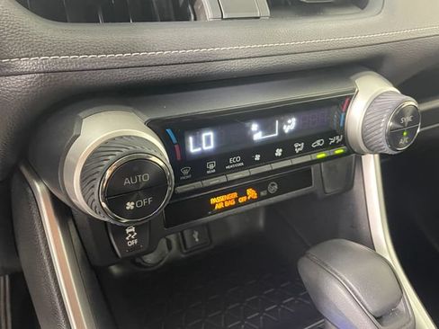 Used 2020 Toyota RAV4 LE AWD/4WD image 9