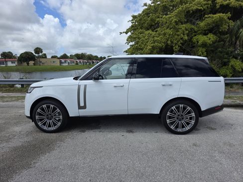 Used 2024 Land Rover Range Rover SE image 7
