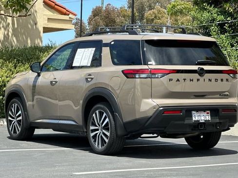 Used 2023 Nissan Pathfinder Platinum FWD image 3