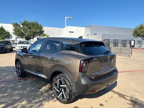 Used 2025 Nissan Kicks SV w/ Interior Electronics Package FWD image 7