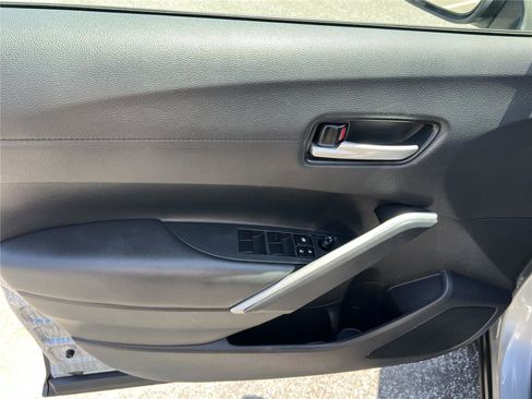Used 2025 Toyota Corolla Cross XLE FWD image 22