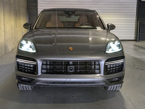 Certified 2022 Porsche Cayenne Turbo AWD/4WD image 12
