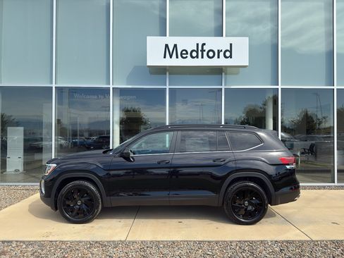 New 2026 Volkswagen Atlas SE image 7