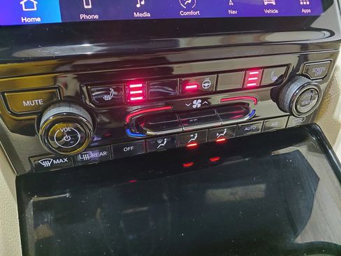 Used 2023 Jeep Grand Cherokee L Limited image 37