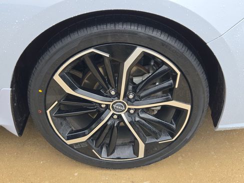 Used 2023 Nissan Altima 2.5 SR w/ SR Premium Package FWD image 31