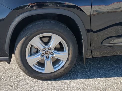 Used 2023 Toyota Highlander L image 19