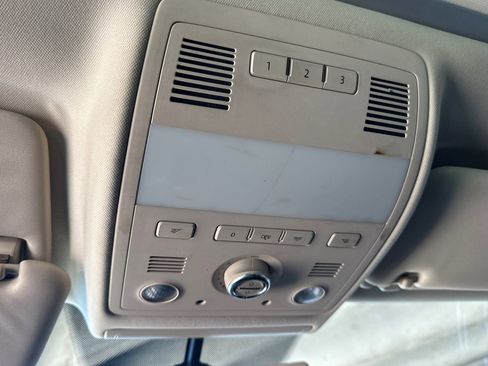 Used 2013 Volkswagen Touareg Executive AWD/4WD image 37
