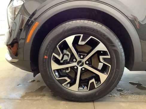Certified 2023 Kia Sportage EX AWD/4WD image 18