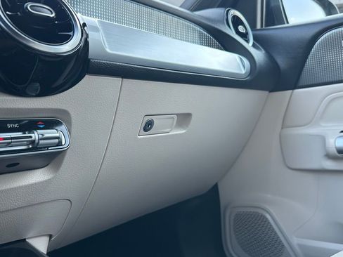 Used 2023 Mercedes-Benz GLB 250 4MATIC w/ Premium Package image 66