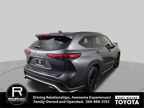 Used 2023 Toyota Highlander XSE AWD/4WD image 6