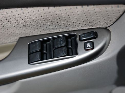 Used 2010 Toyota Sienna CE FWD image 32