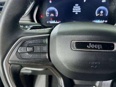 Used 2023 Jeep Grand Cherokee L Laredo image 23