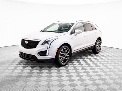 Certified 2022 Cadillac XT5 Sportv w/ LPO, Floor Liner Package image 3