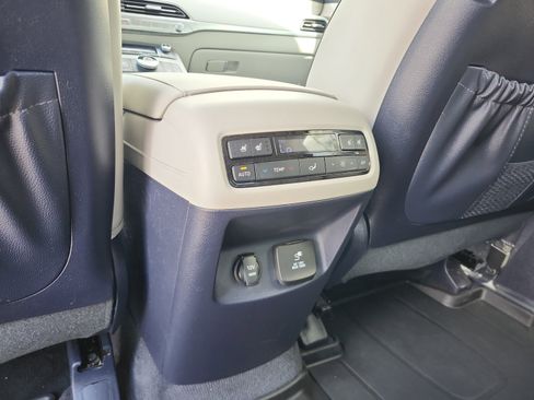 Used 2022 Hyundai Palisade Limited w/ Cargo Package FWD image 17