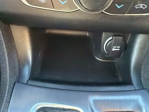 Used 2017 Dodge Charger SE image 18