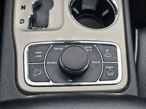 Used 2012 Jeep Grand Cherokee Overland AWD/4WD image 37