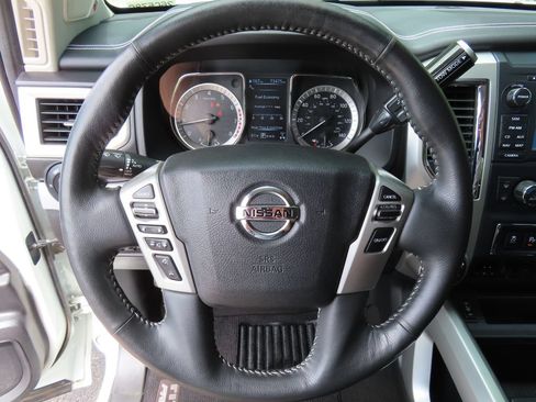Used 2017 Nissan Titan PRO-4X w/ Pro-4x Convenience Package AWD/4WD image 20
