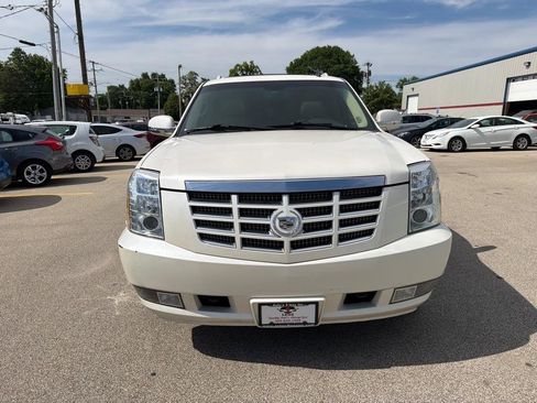 Used 2010 Cadillac Escalade ESV Premium AWD/4WD image 3