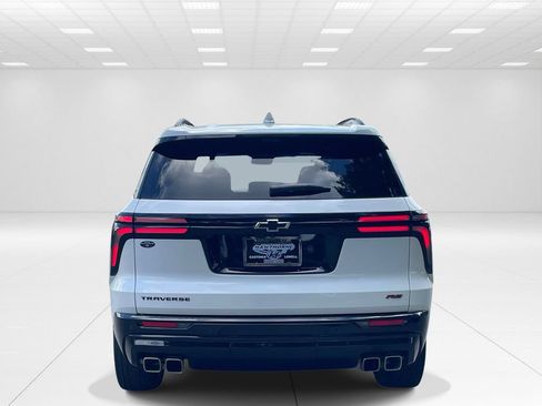Used 2024 Chevrolet Traverse RS FWD image 5