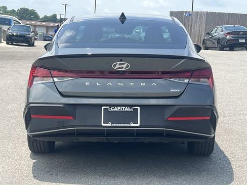 Certified 2025 Hyundai Elantra SEL FWD image 12