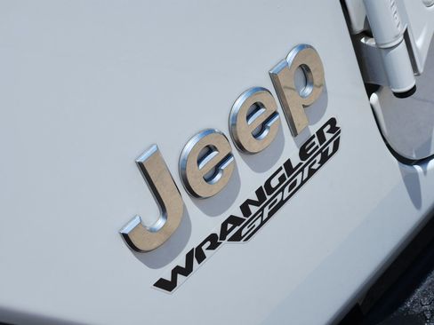 Used 2020 Jeep Wrangler Sport AWD/4WD image 18