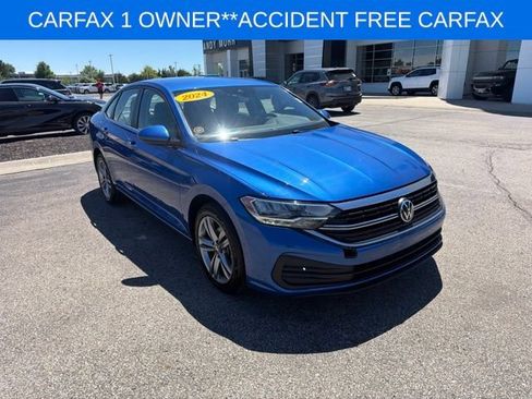 Used 2024 Volkswagen Jetta SE FWD image 3