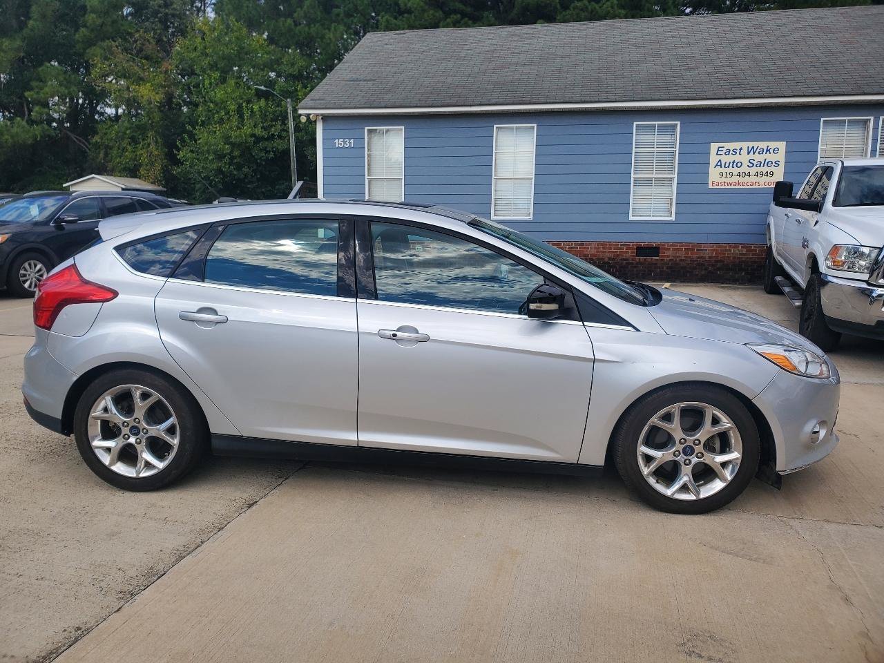 Used 2014 Ford Focus Titanium FWD image 4