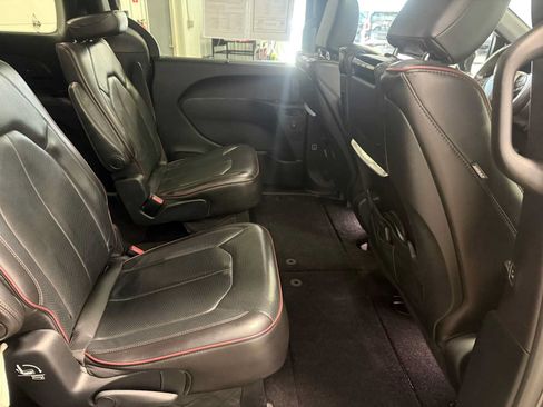 Used 2020 Chrysler Pacifica Limited FWD image 25