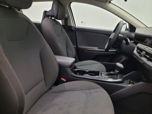 Used 2025 Kia K4 FWD image 21