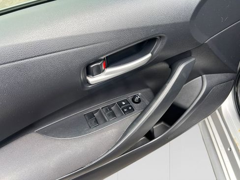 Used 2020 Toyota Corolla LE FWD image 11