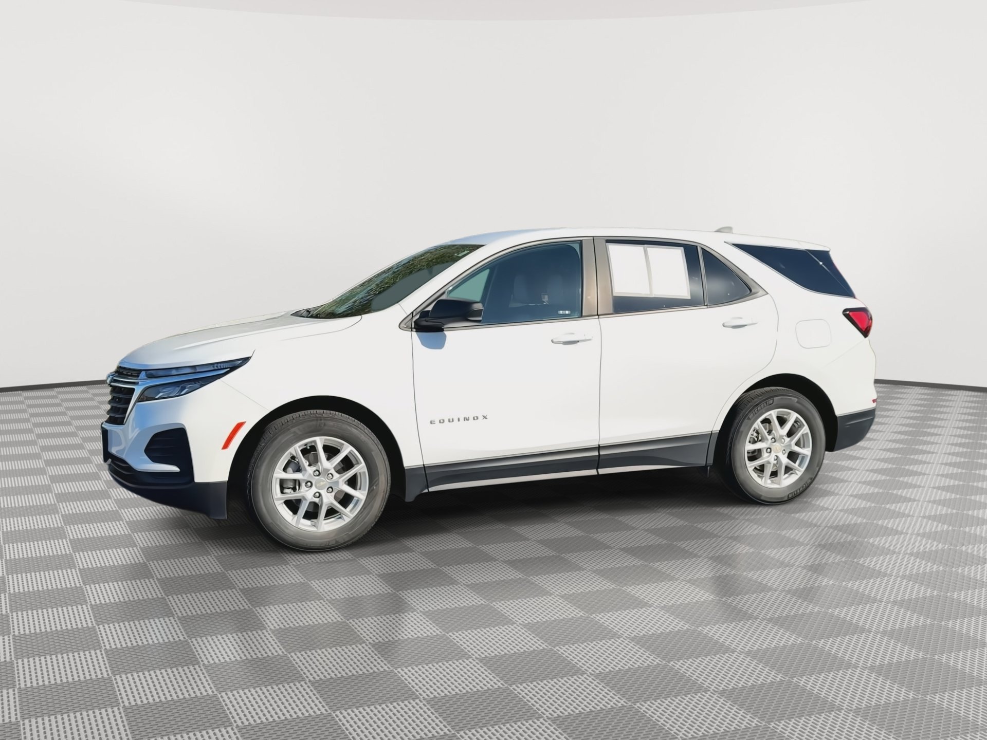 Certified 2024 Chevrolet Equinox LS w/ LS Convenience Package FWD image 5