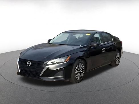 Used 2025 Nissan Altima 2.5 SV image 4