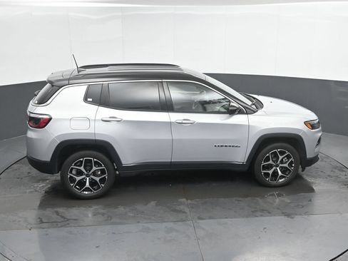 Used 2025 Jeep Compass Limited AWD/4WD image 33