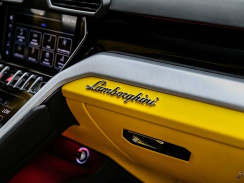 Used 2021 Lamborghini Urus AWD/4WD image 69