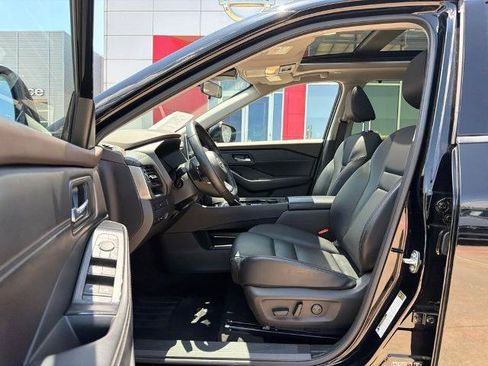 Certified 2023 Nissan Rogue SV w/ SV Premium B Package AWD/4WD image 13