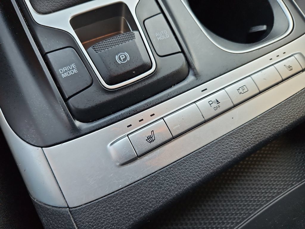Used 2024 Kia Carnival LX FWD image 22